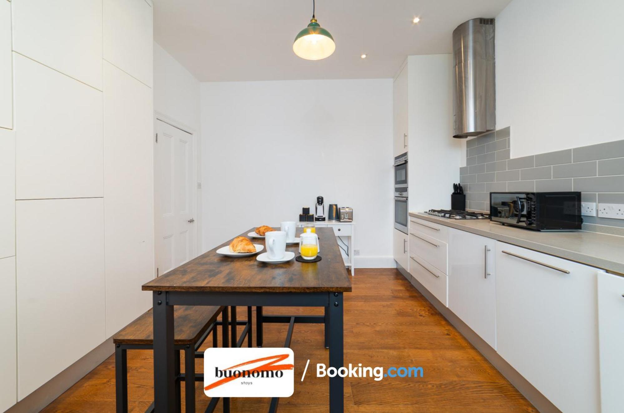 Three Bedroom At Buonomo Short Lets & Serviced Close To Wimbledon Tennis Courts * Londres