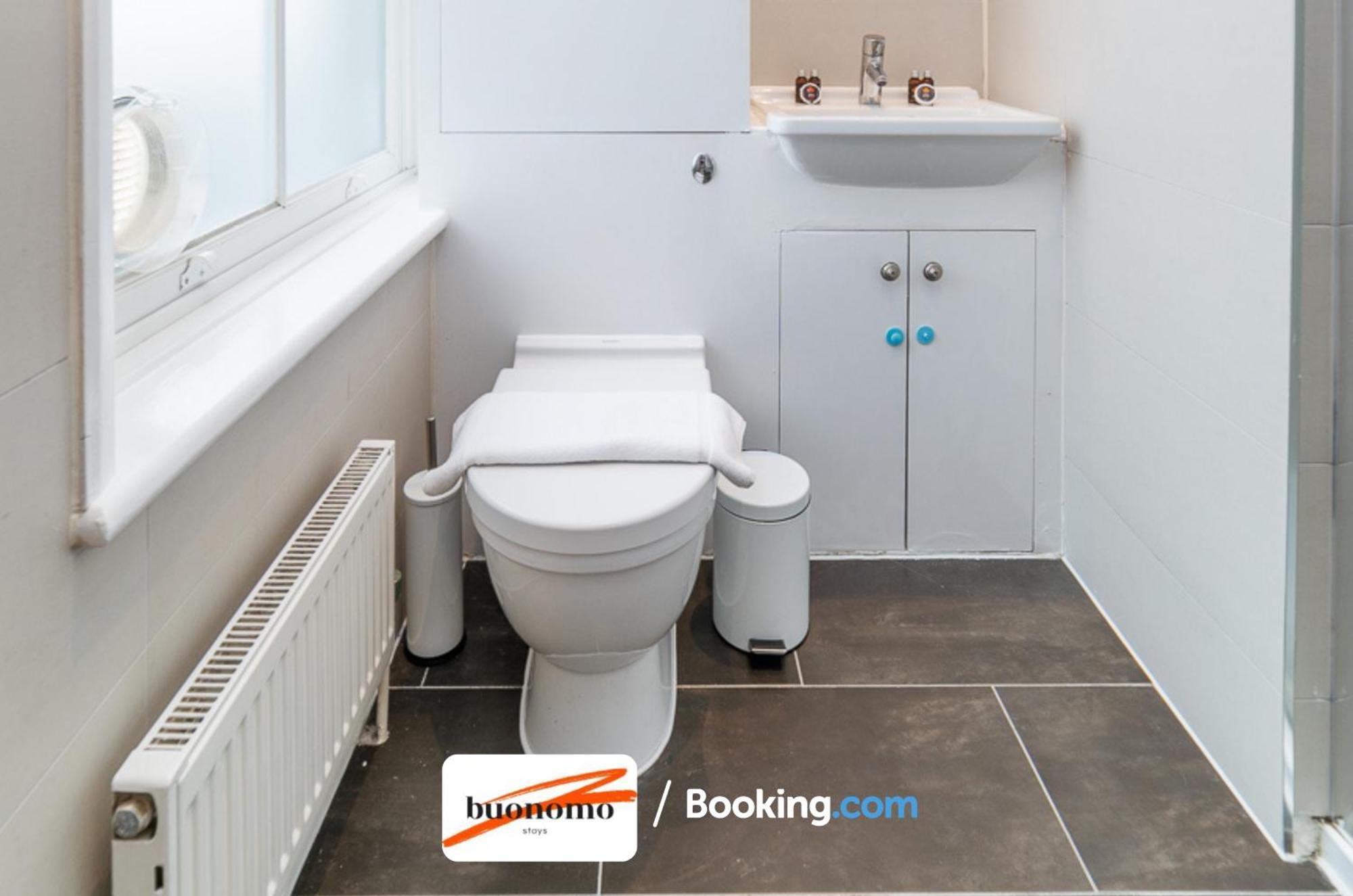 Three Bedroom At Buonomo Short Lets & Serviced Close To Wimbledon Tennis Courts Apartamento *