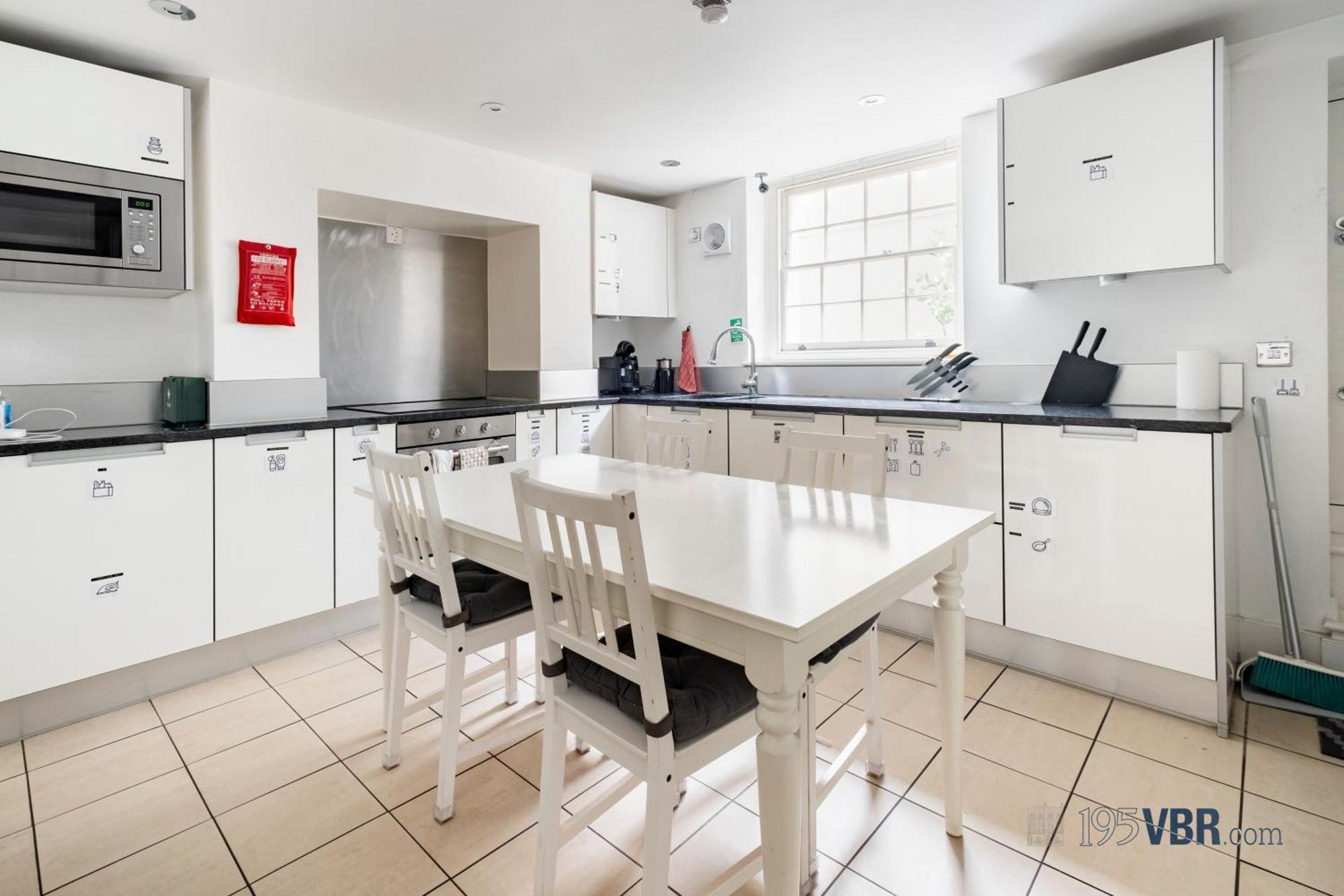 Apartamento 195vbr With Private Bathrooms, Shared Kitchen Londres