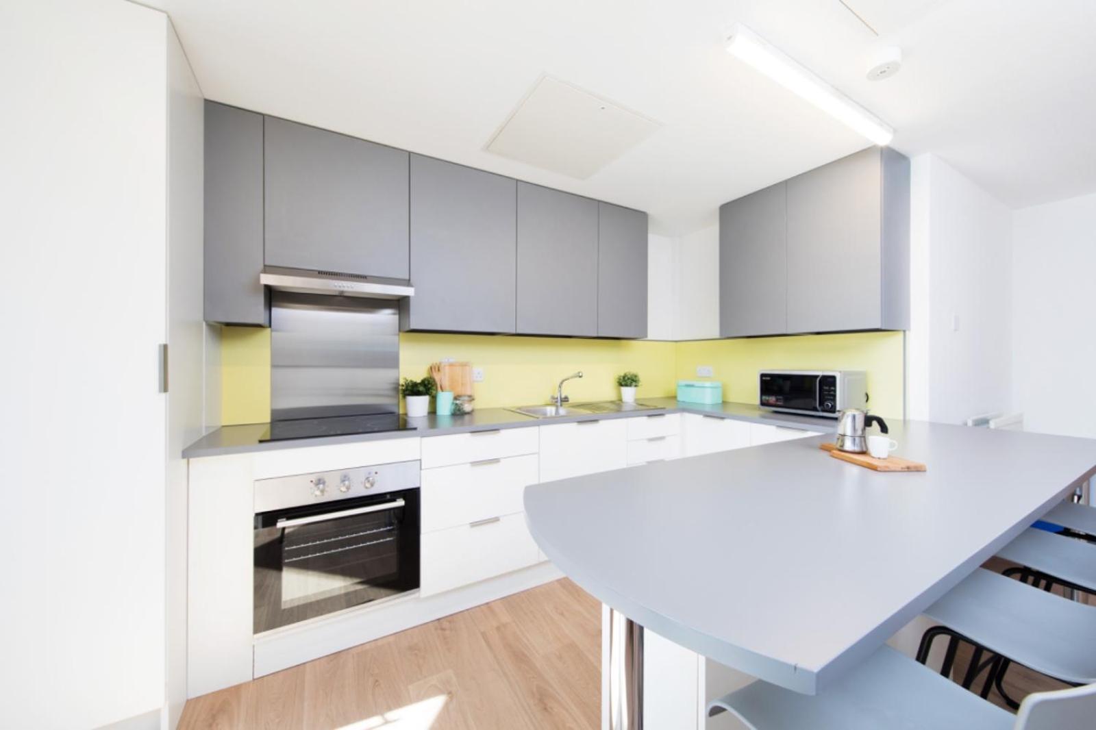 Student Only, Ensuite In A At Habitación en casa particular *