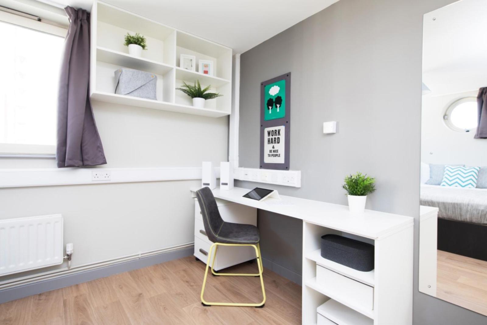 Student Only, Ensuite In A At *