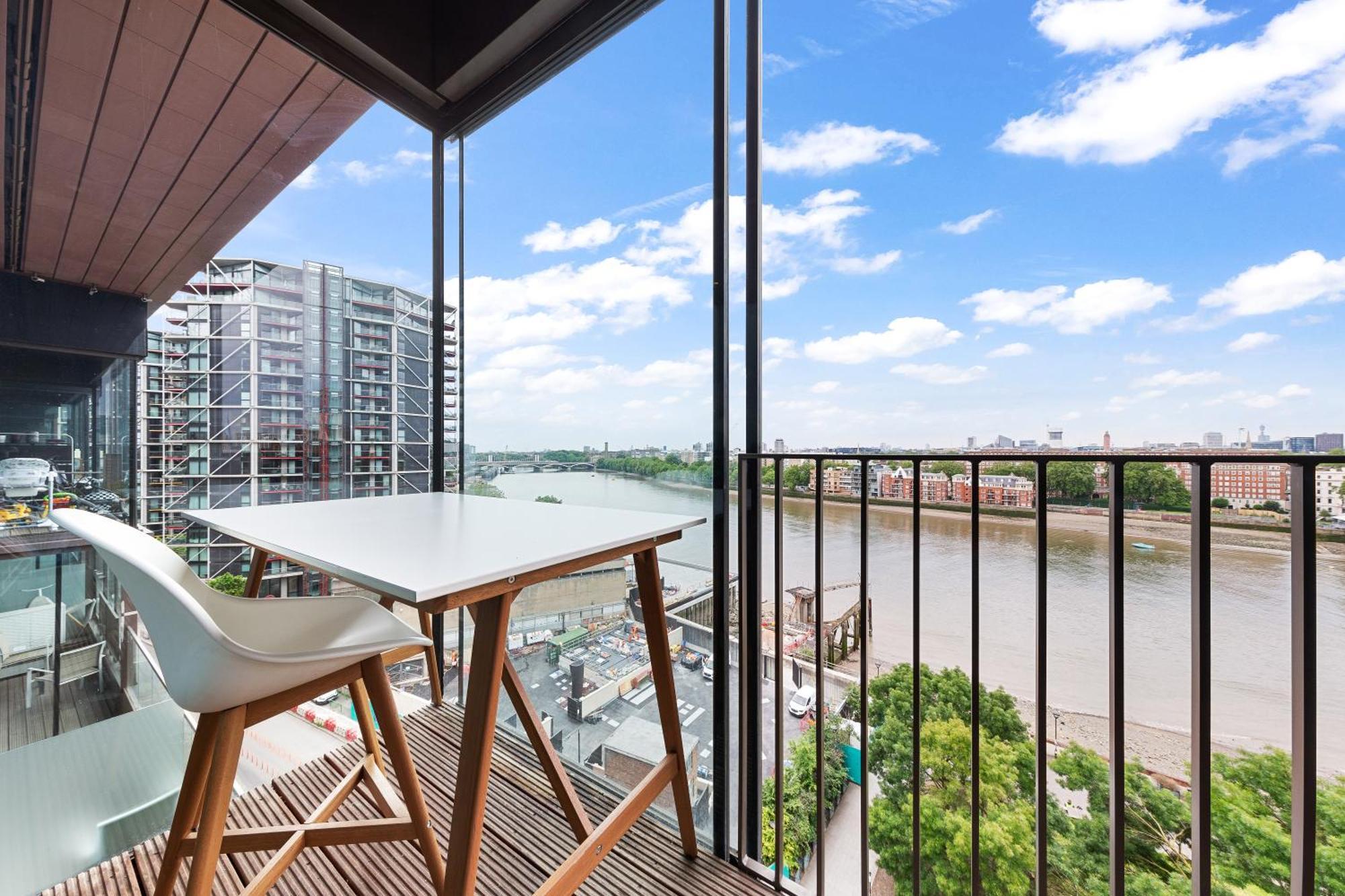 River Panorama 2 Bedroom New Development Londres
