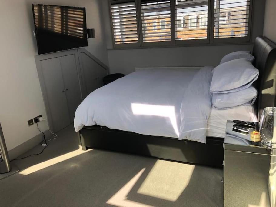 Apartment Luxurious & Modern 2 Bedroom Notting Hill Townhouse *