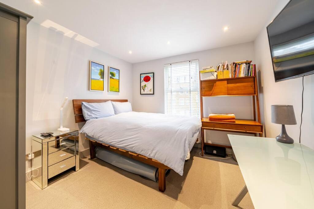 Luxurious & Modern 2 Bedroom Notting Hill Townhouse * London