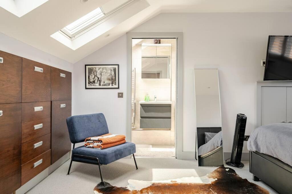 Luxurious & Modern 2 Bedroom Notting Hill Townhouse * London
