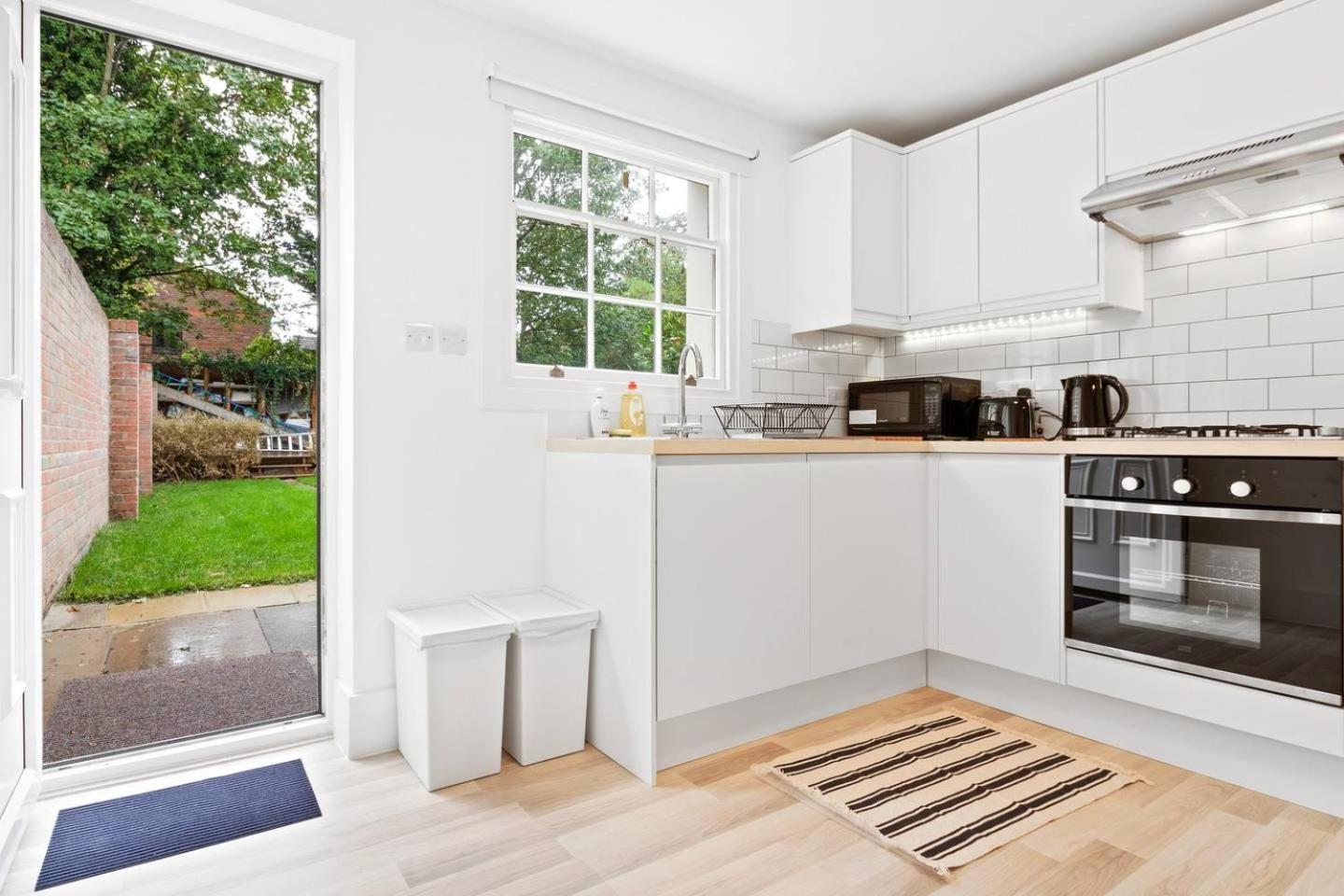 Airy Spacious 1 Bedroom Aprtment With Garden In Brixton Londen