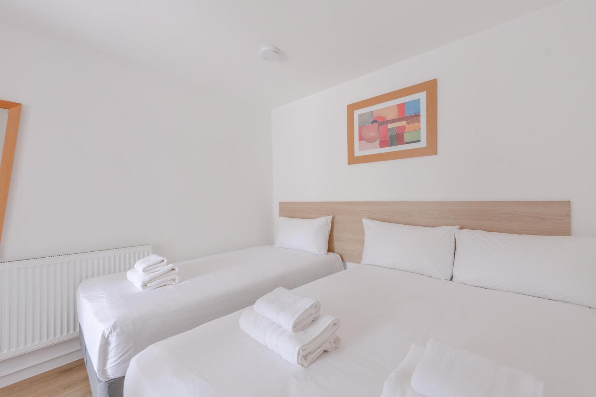 1bd Flat With Patio - 5 Min To Airport Londen