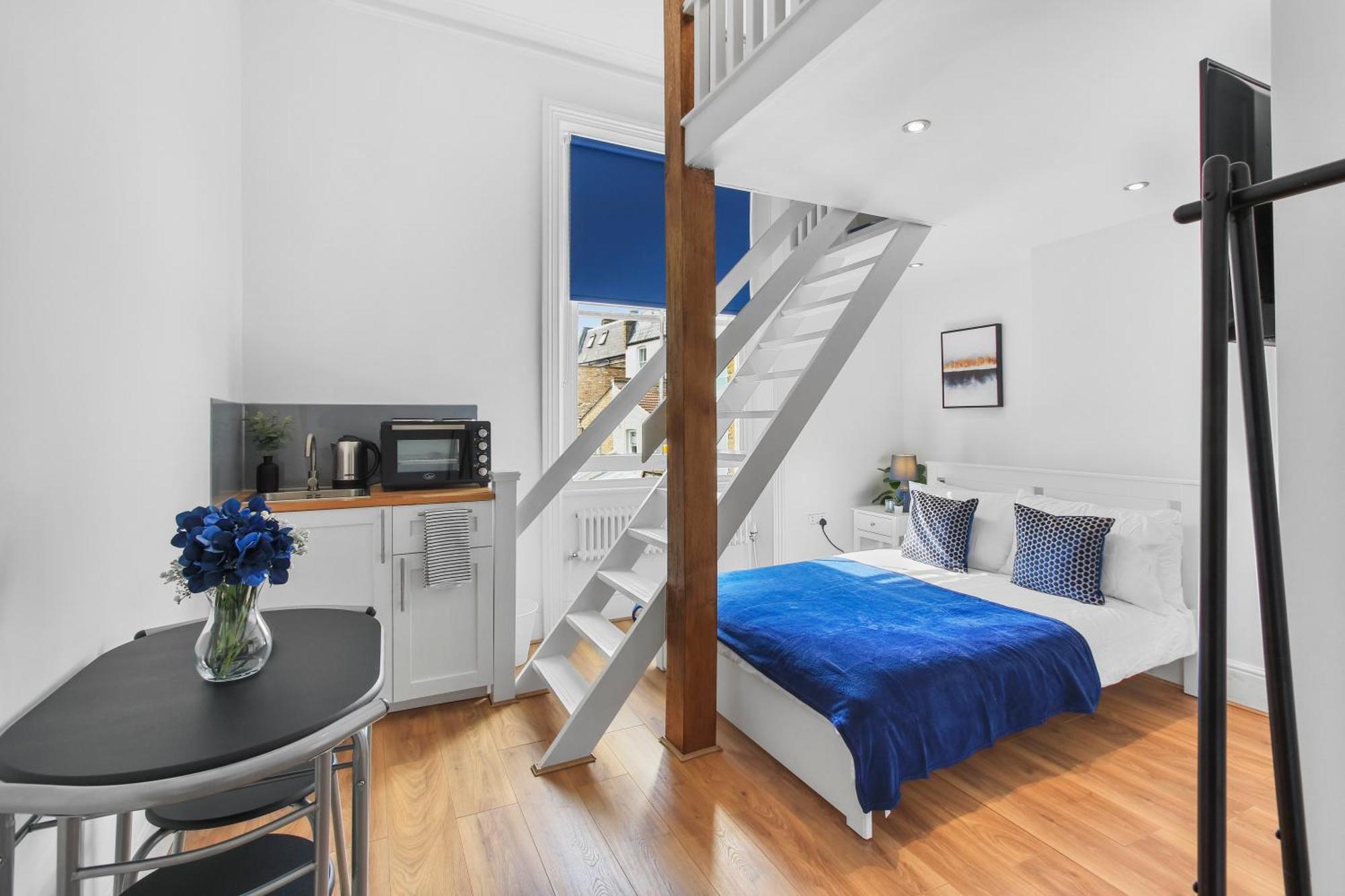 Zee Homes W6 Apartment London