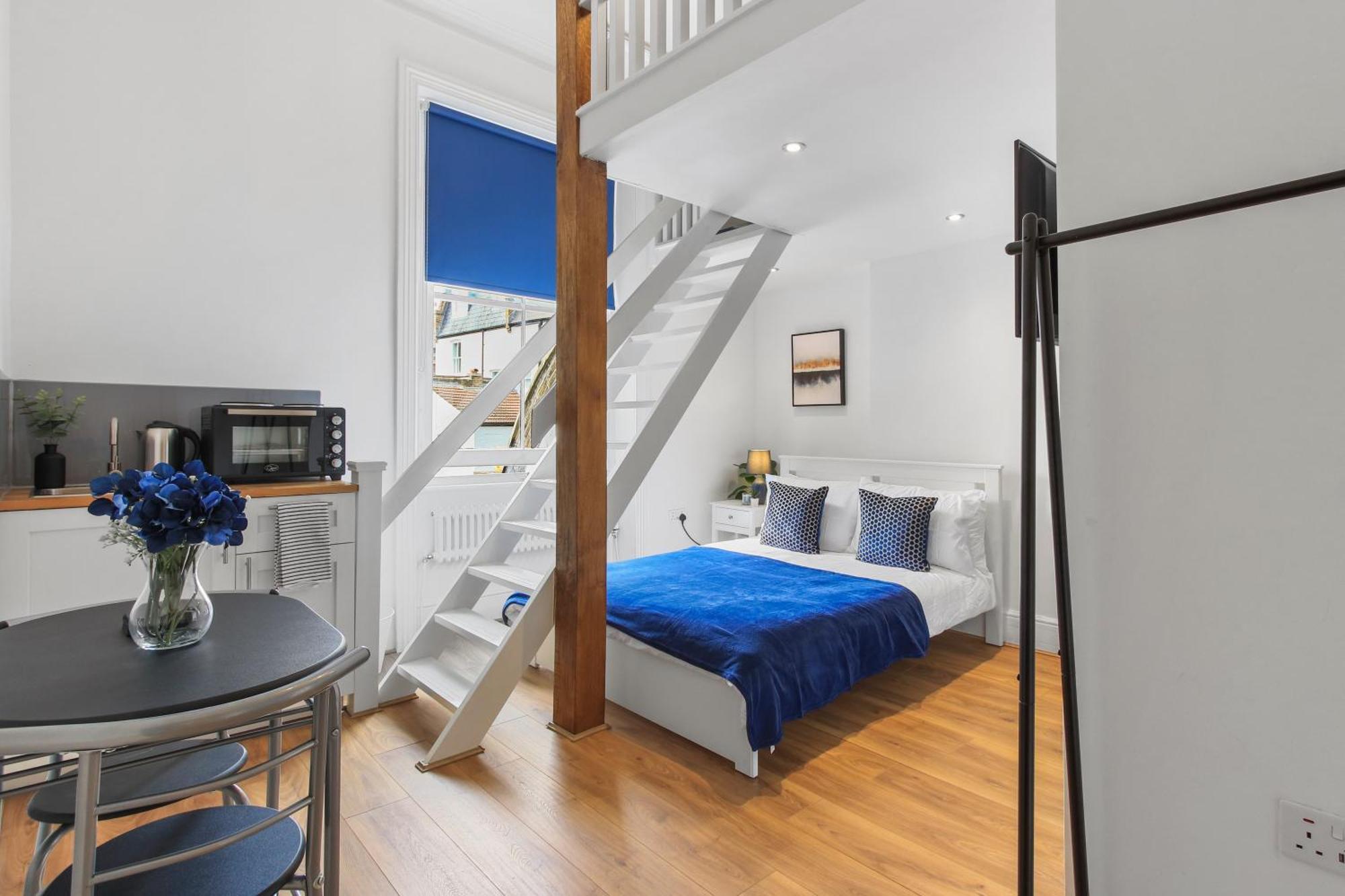 Zee Homes W6 Apartment *