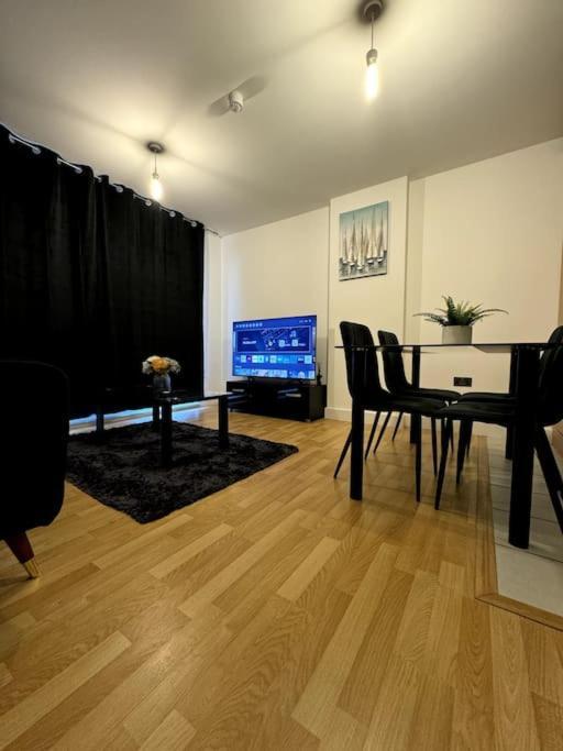 Two Bedrooms Flat In Stratford London
