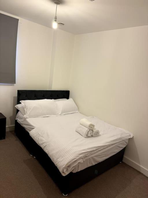 Two Bedrooms Flat In Stratford * London