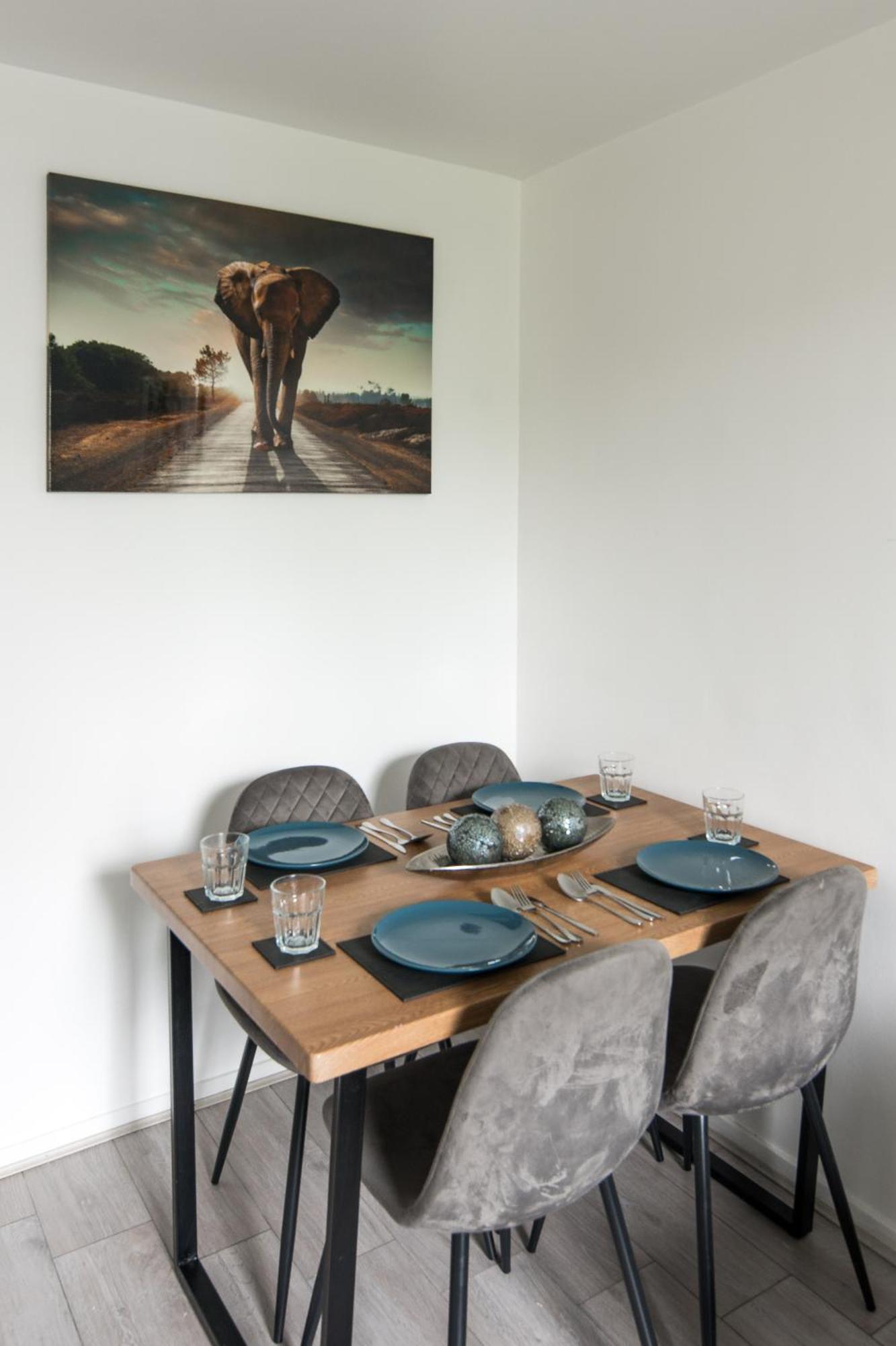 Stylish With Wifi And Easy Access To Apartamento *