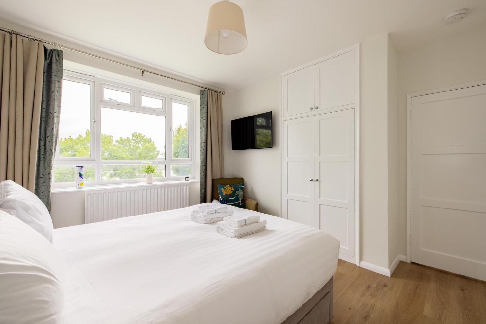 Penthousestays Wimbledon - Chic 2 Bedroom King Bed With Balcony - 2 Mins From Wimbledon Tennis Club And Museum - Aeltc *