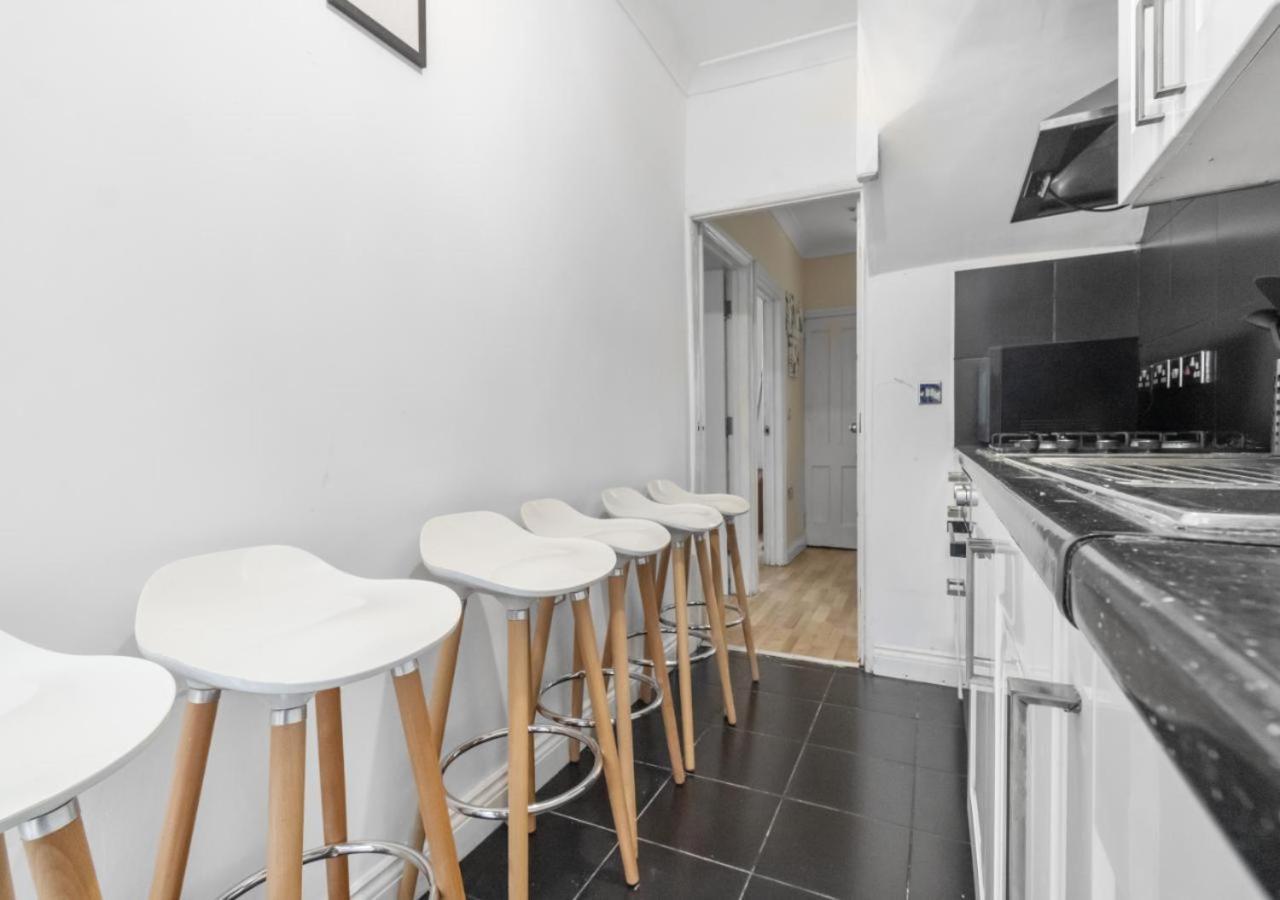 The Roundway Styles & Cosy Private In Apartamento