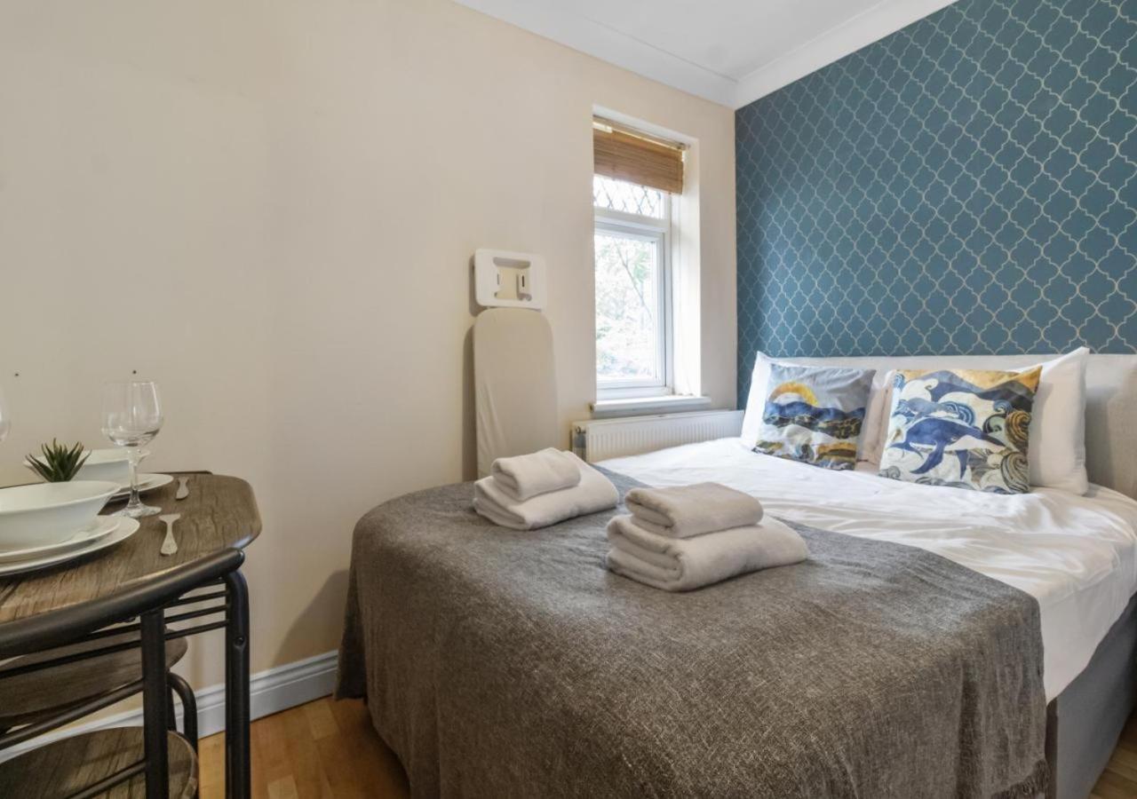 The Roundway Styles & Cosy Private In