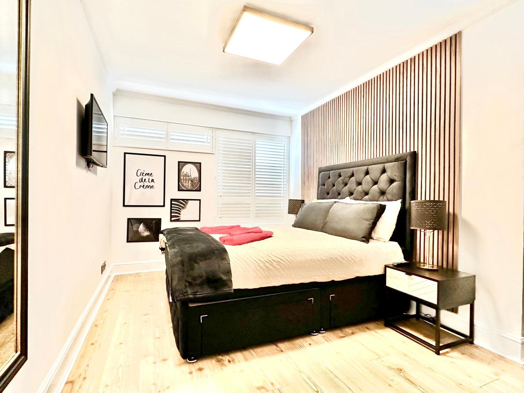 Newly Refurbished ,chic, Attractive 3 Bedroom Flat Apartamento *