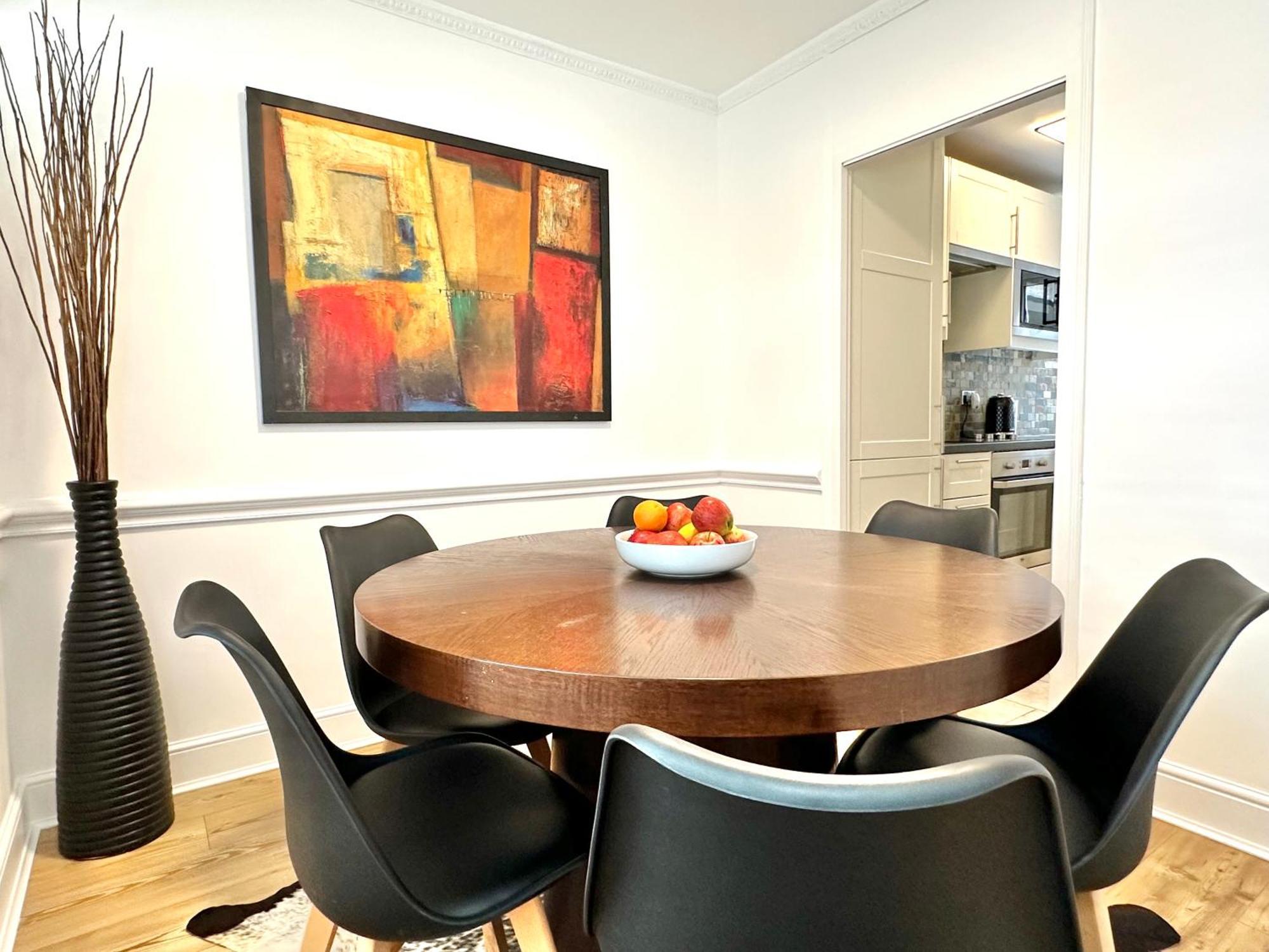 Newly Refurbished ,chic, Attractive 3 Bedroom Flat * Londres