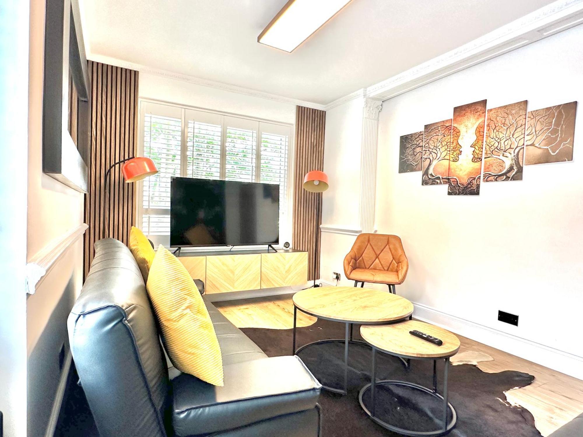 Newly Refurbished ,chic, Attractive 3 Bedroom Flat