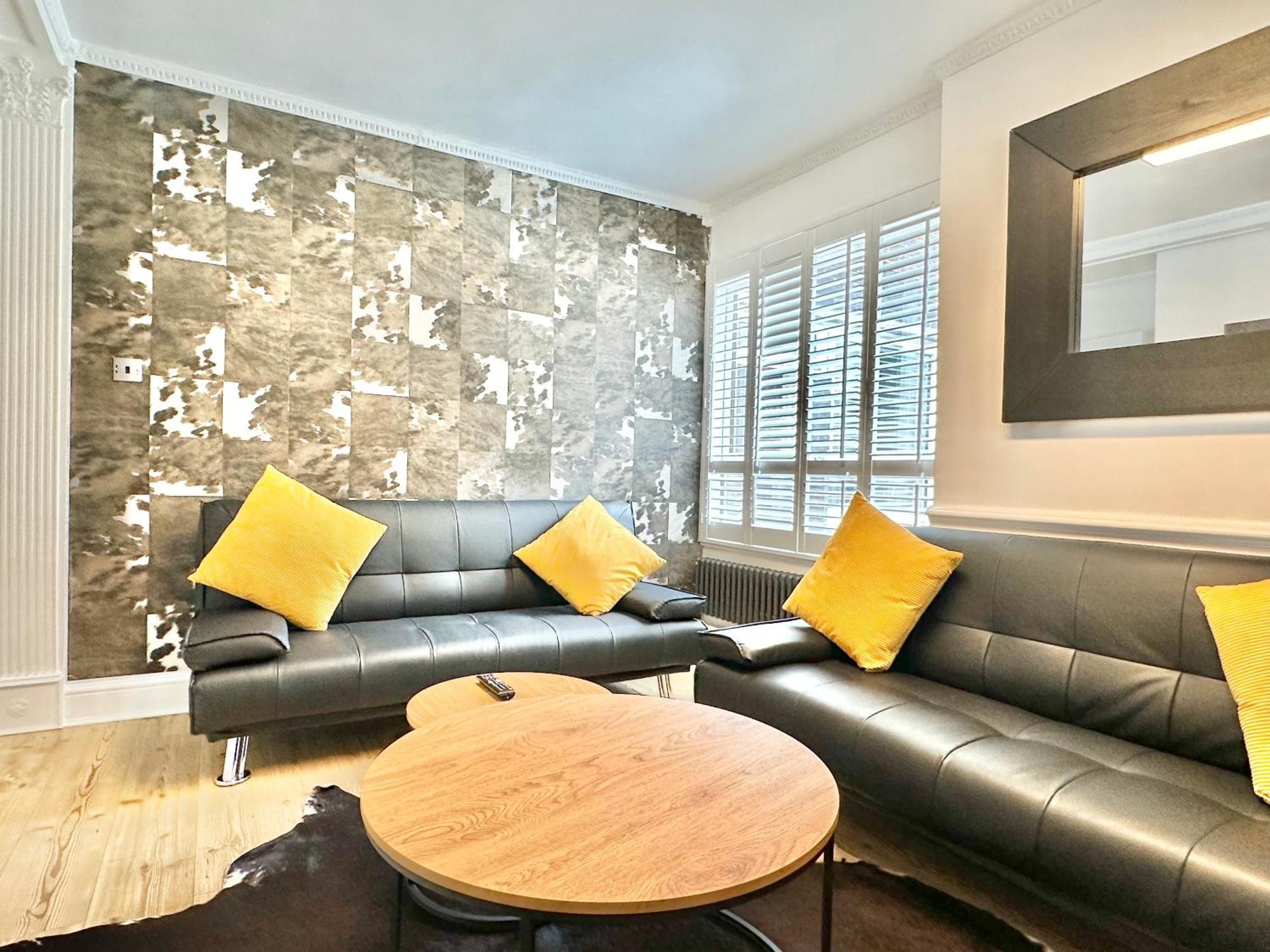Newly Refurbished ,chic, Attractive 3 Bedroom Flat Apartamento