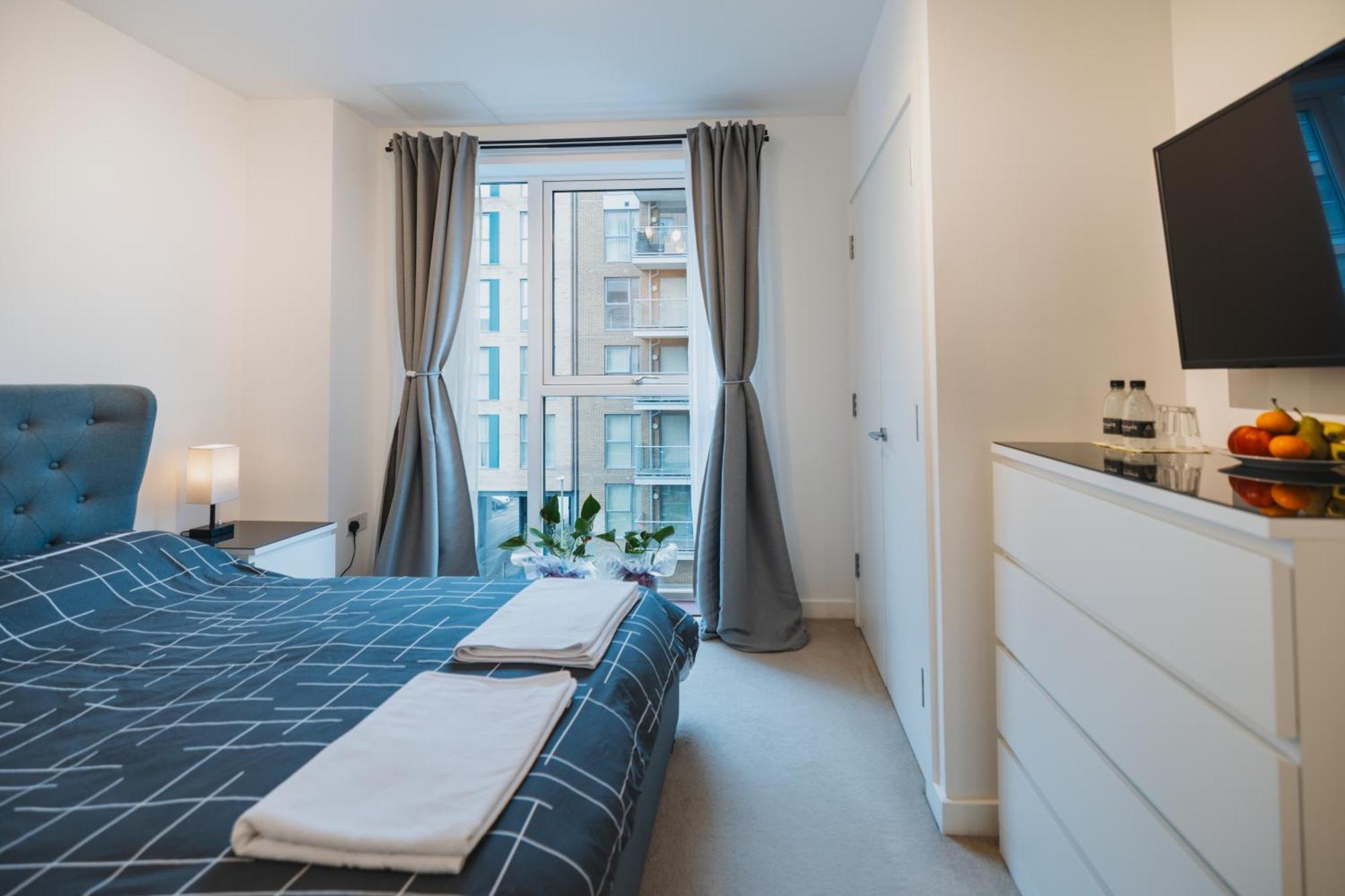 Brixton Village Flat- Private En-suite Double Bedroom *