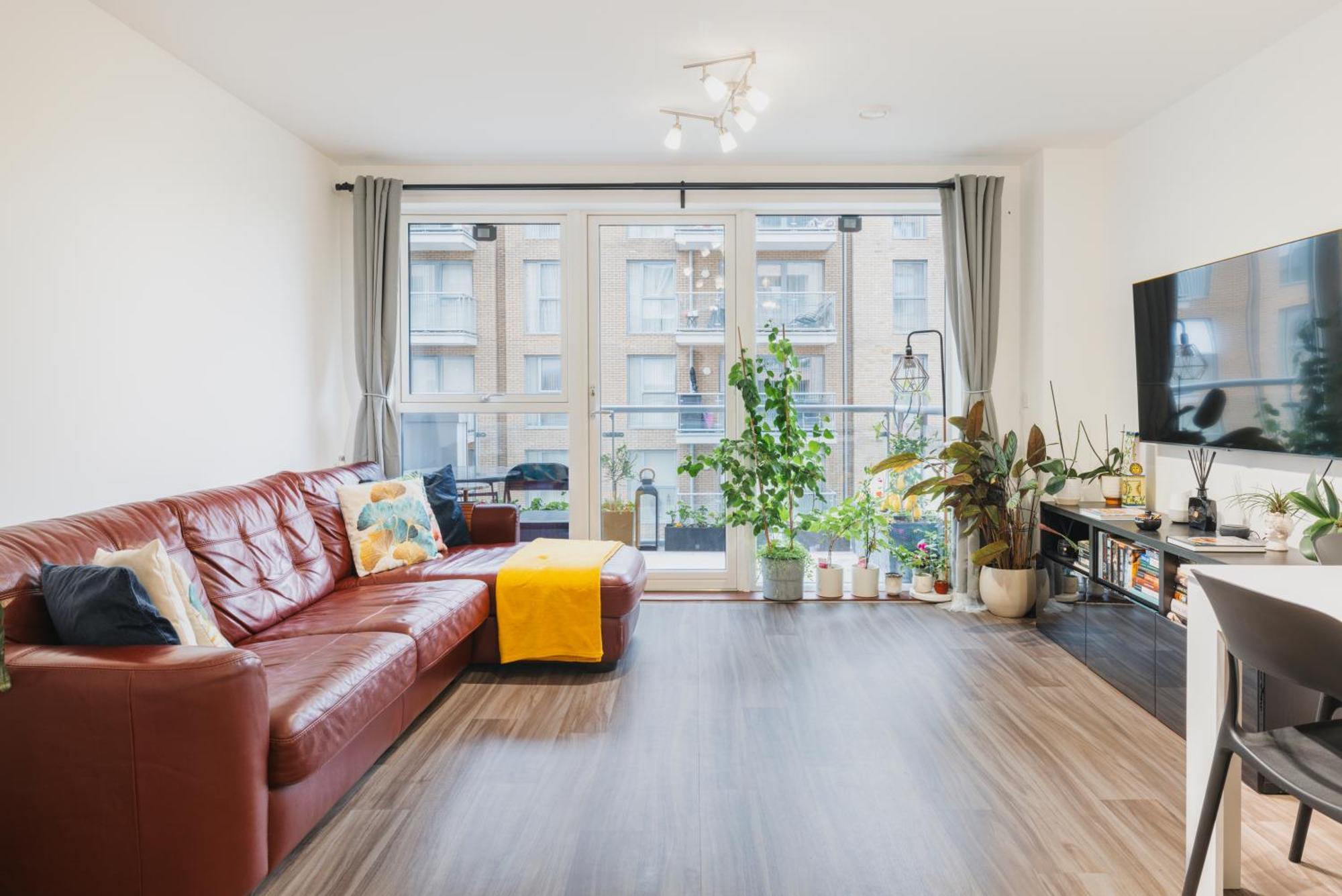 Brixton Village Flat- Private En-suite Double Bedroom