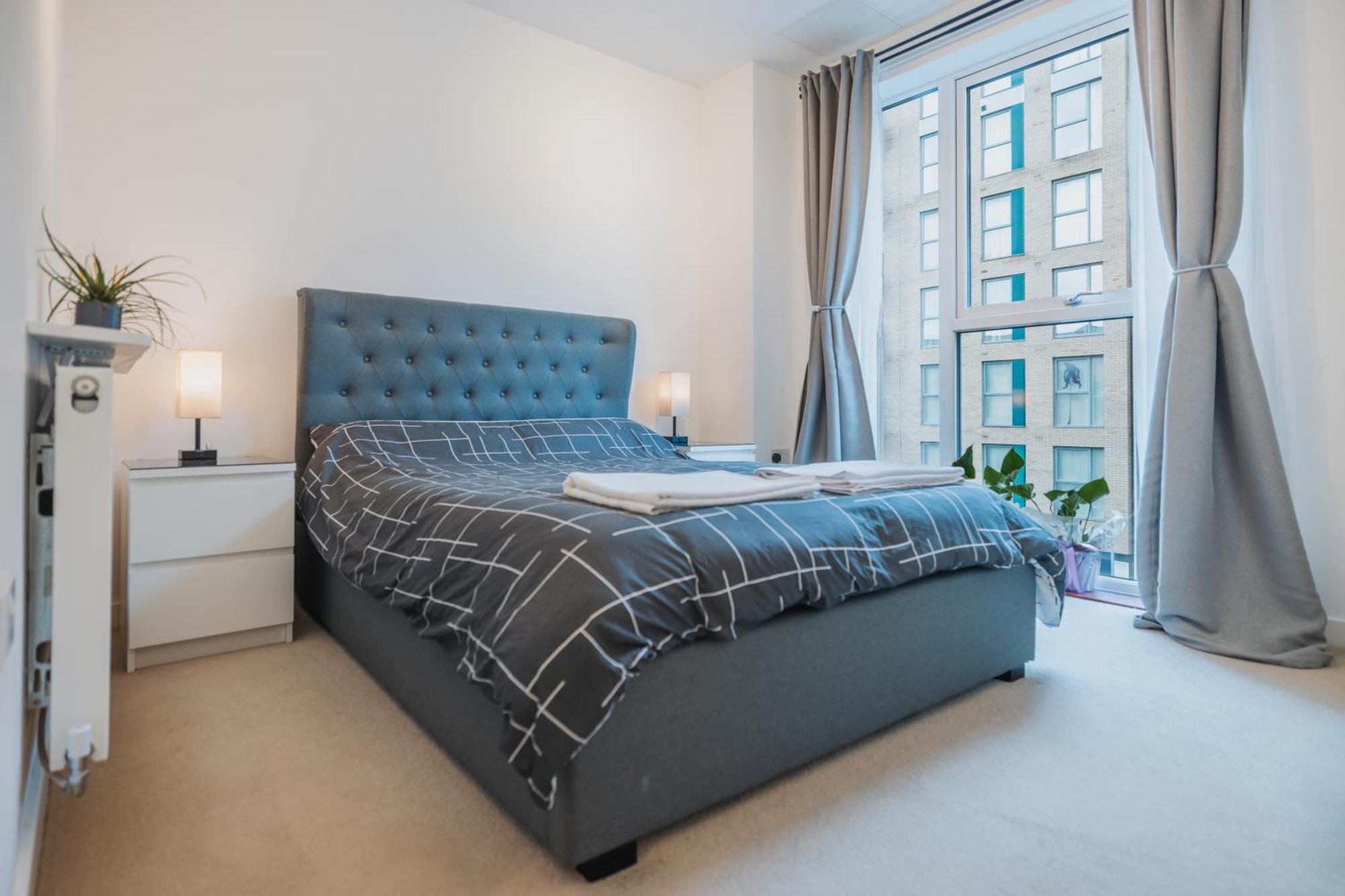 Brixton Village Flat- Private En-suite Double Bedroom *