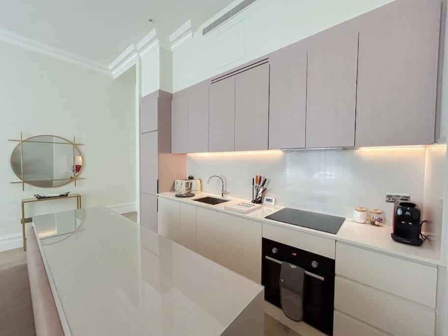 Stylish 2 Bed Flat On The Iconic Gloucester Road Londres