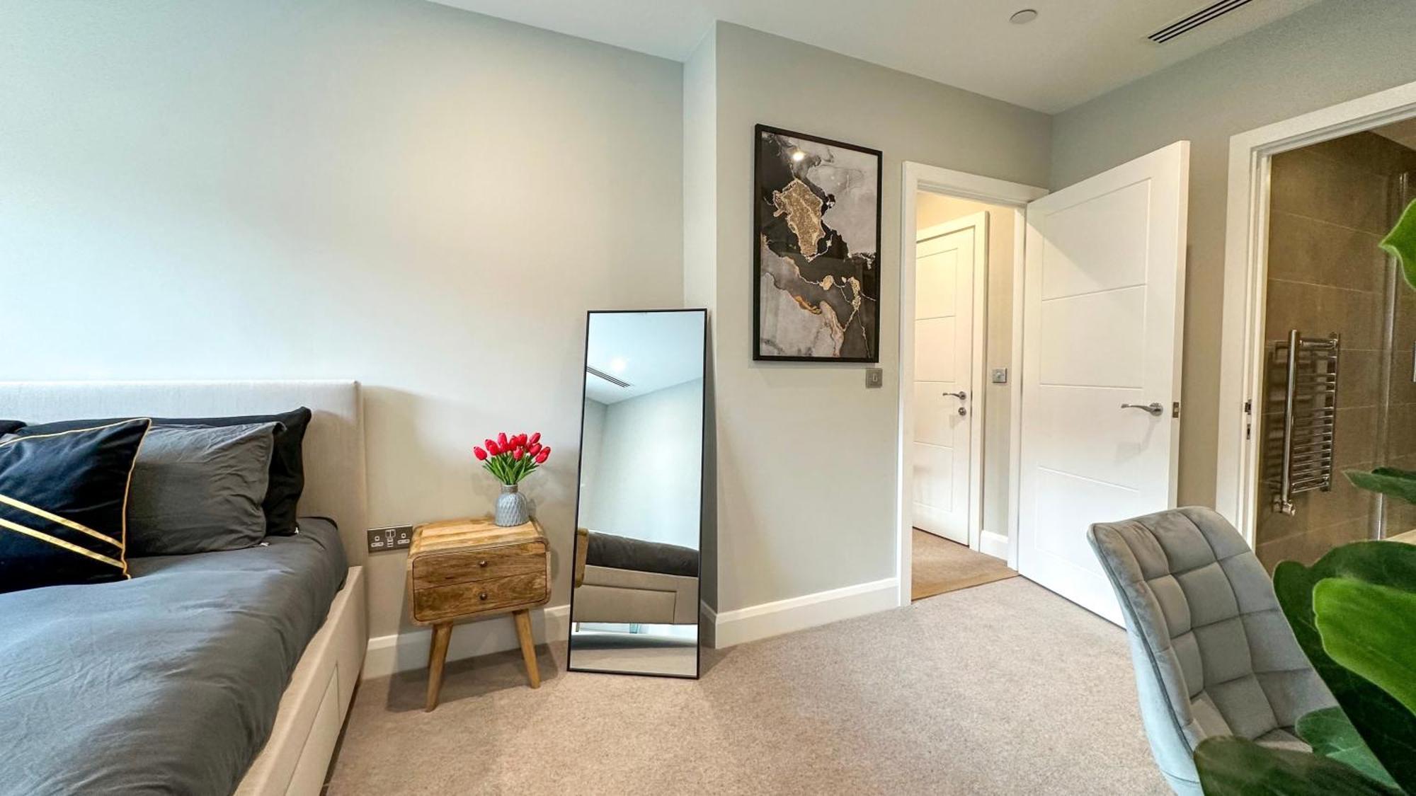 Duplex 3bed 3bath Modern Fast Wifi - Luxurylondonstays Apartment