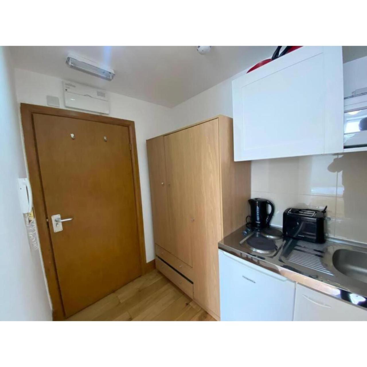 F407-4th Flr For 2 Near Hyde Park Apartamento
