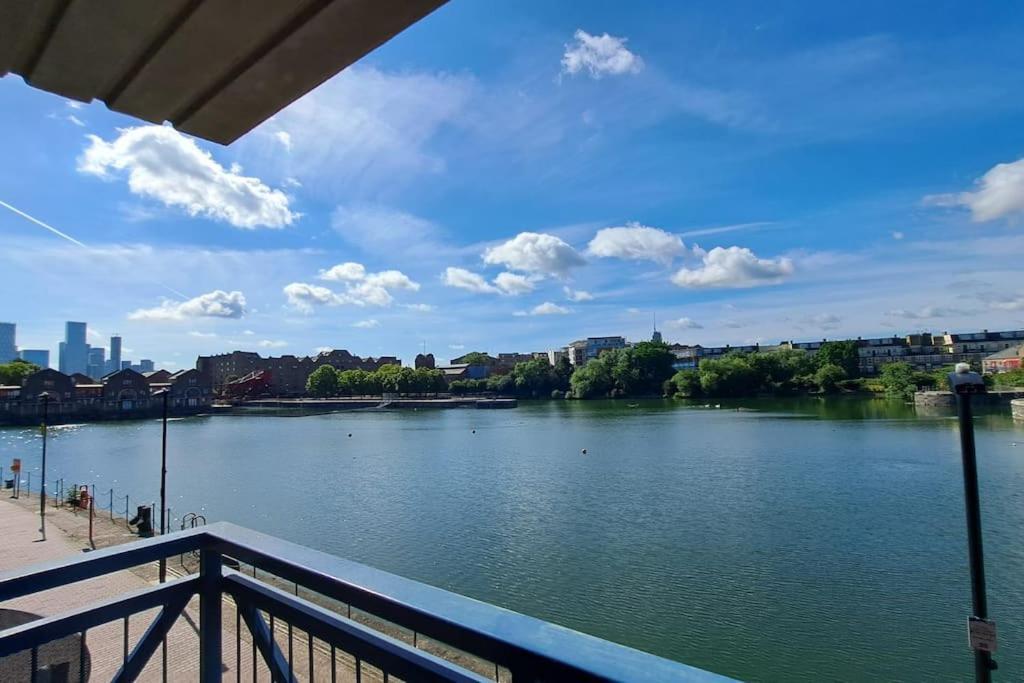 Wapping 700sqft 2 Bedroom - South Facing Dockside Views - Secure Parking Apartamento *