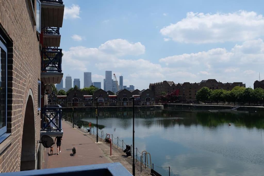 Wapping 700sqft 2 Bedroom - South Facing Dockside Views - Secure Parking Apartamento *