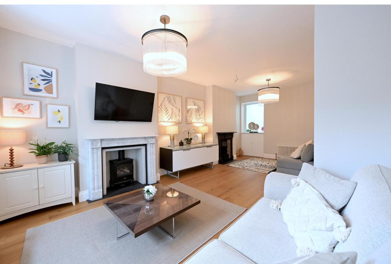 Stylish & Spacious 4 Beds House Сasa de vacaciones *
