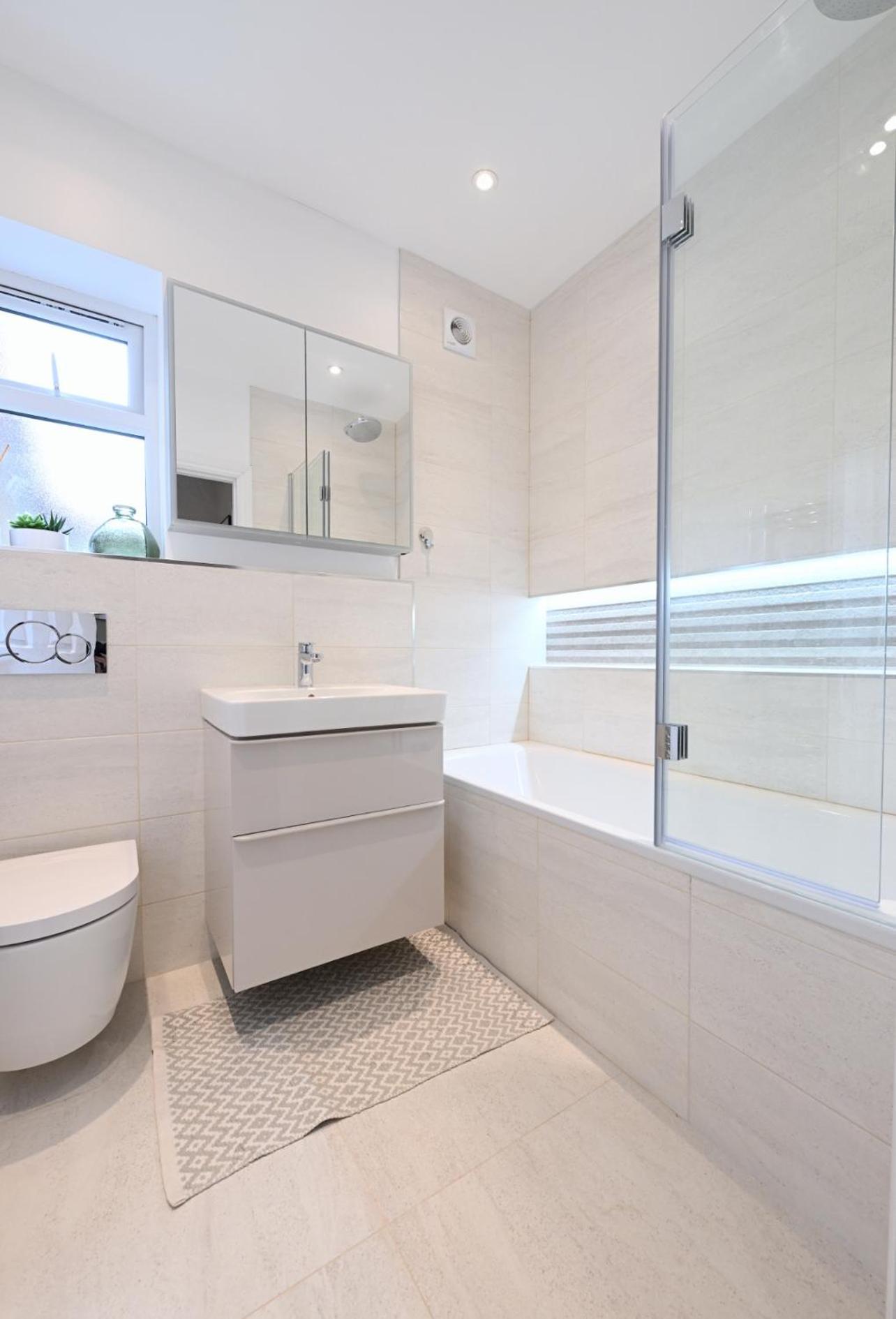 Stylish & Spacious 4 Beds House Сasa de vacaciones *