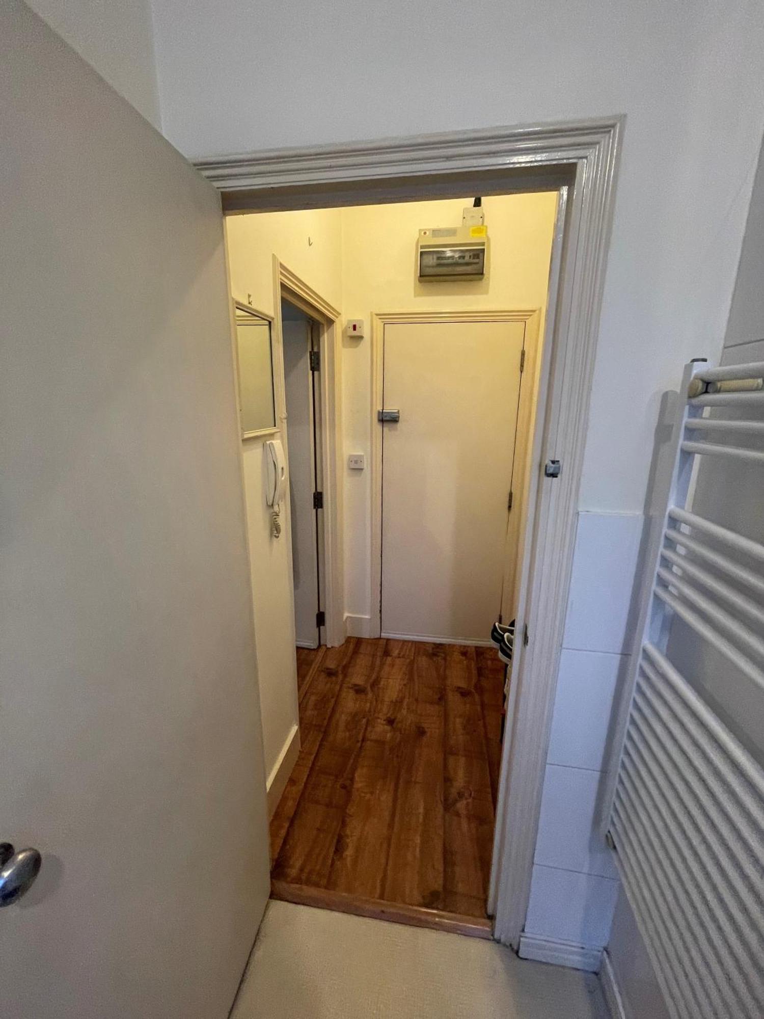Entire Cosy Flat Opposite Victoria And Piccadilly Londres
