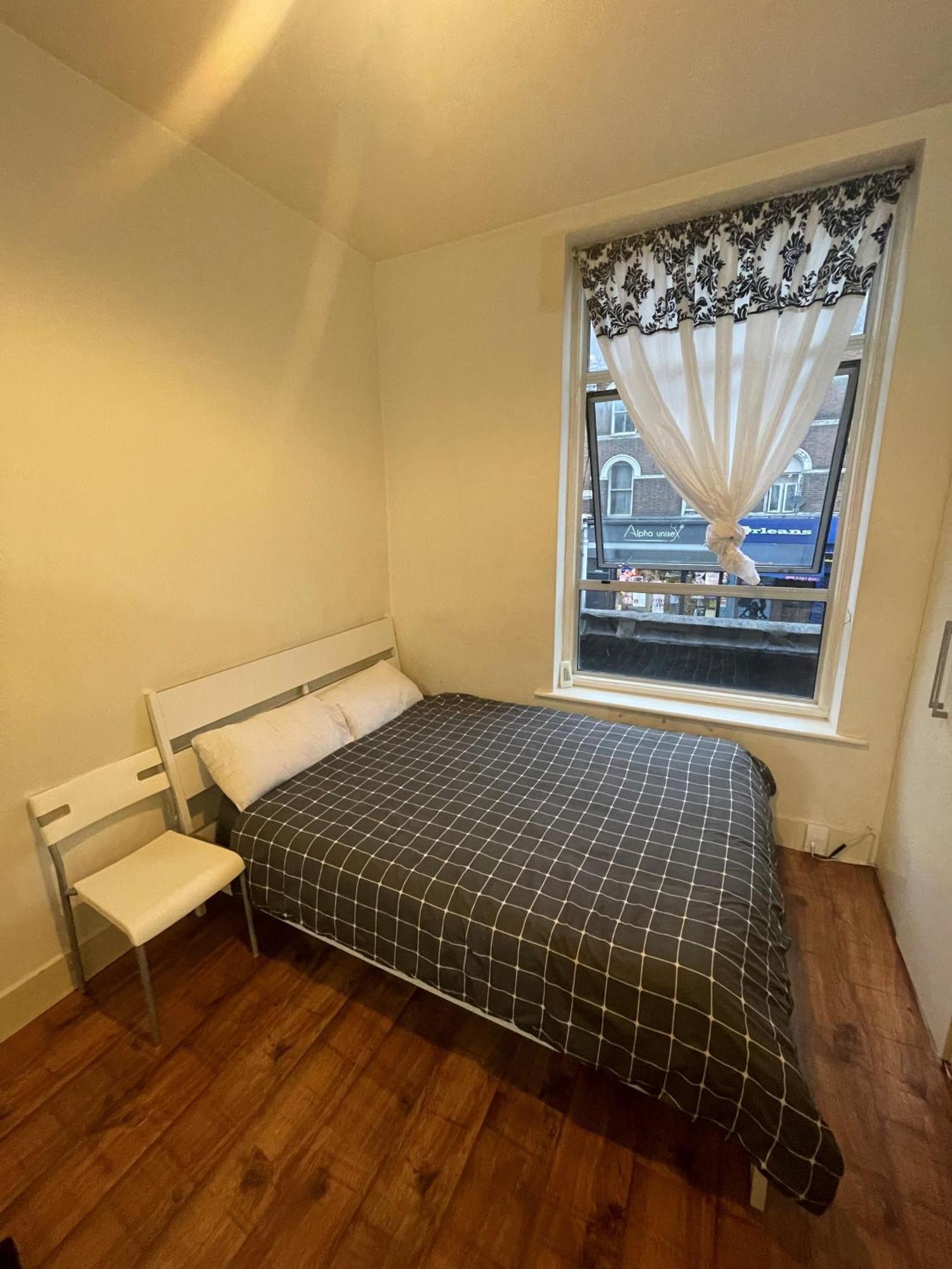 Entire Cosy Flat Opposite Victoria And Piccadilly Appartement