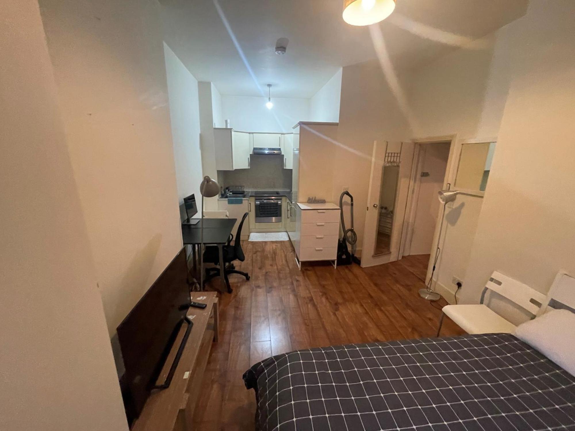 Entire Cosy Flat Opposite Victoria And Piccadilly Londres