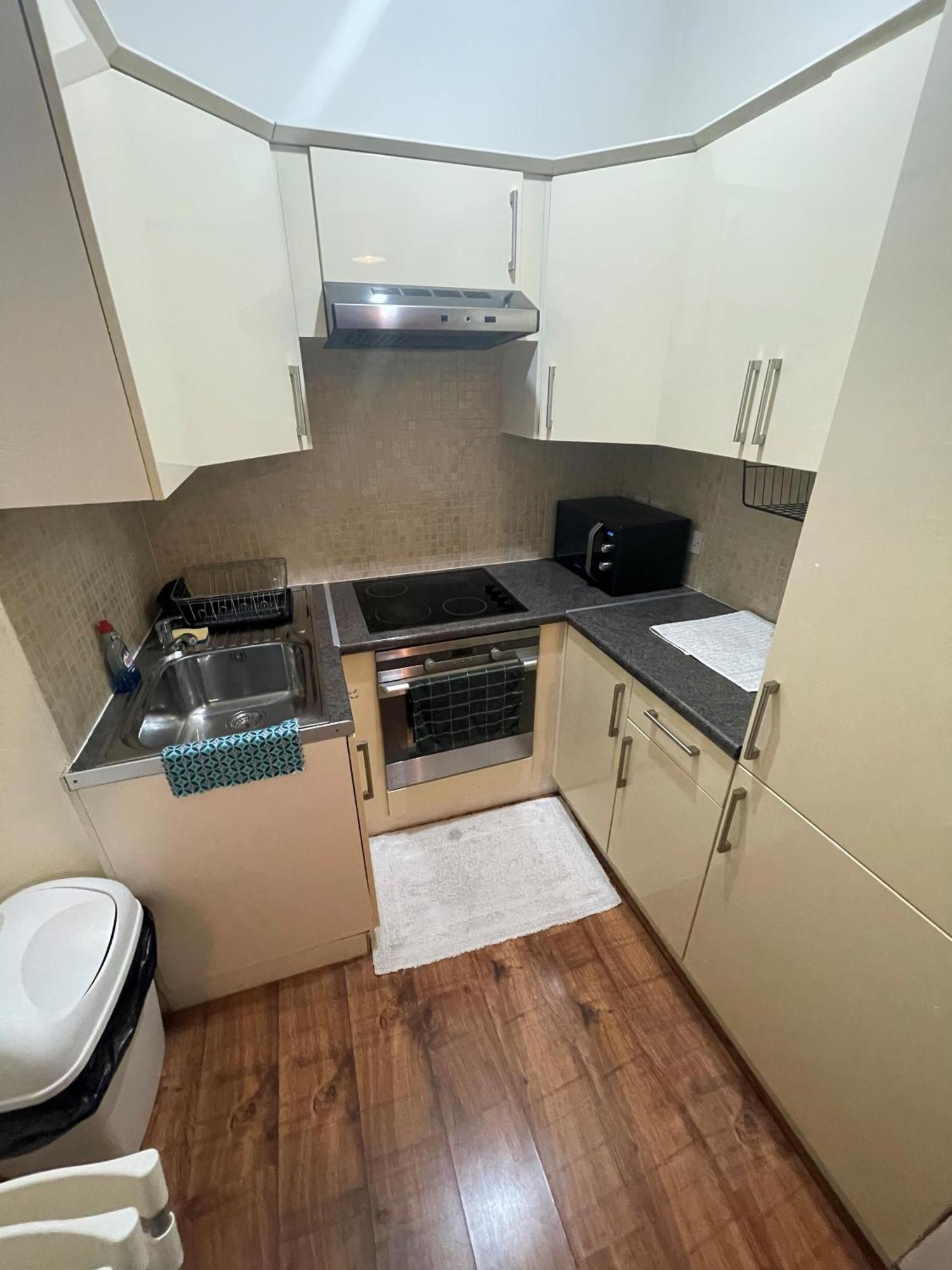 Entire Cosy Flat Opposite Victoria And Piccadilly Appartement *