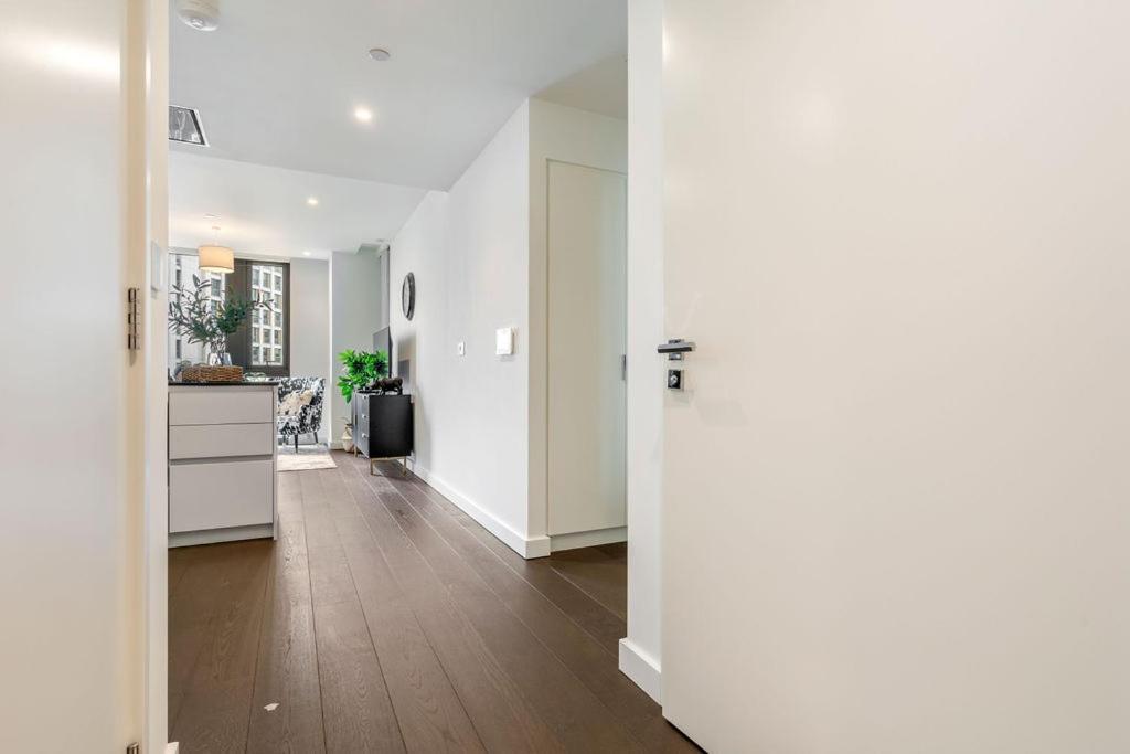 Luxurious 1 Bedroom In *