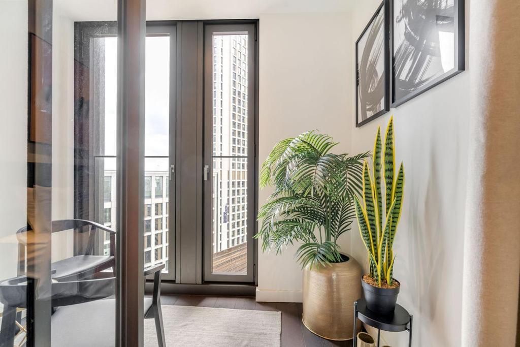 Luxurious 1 Bedroom In *