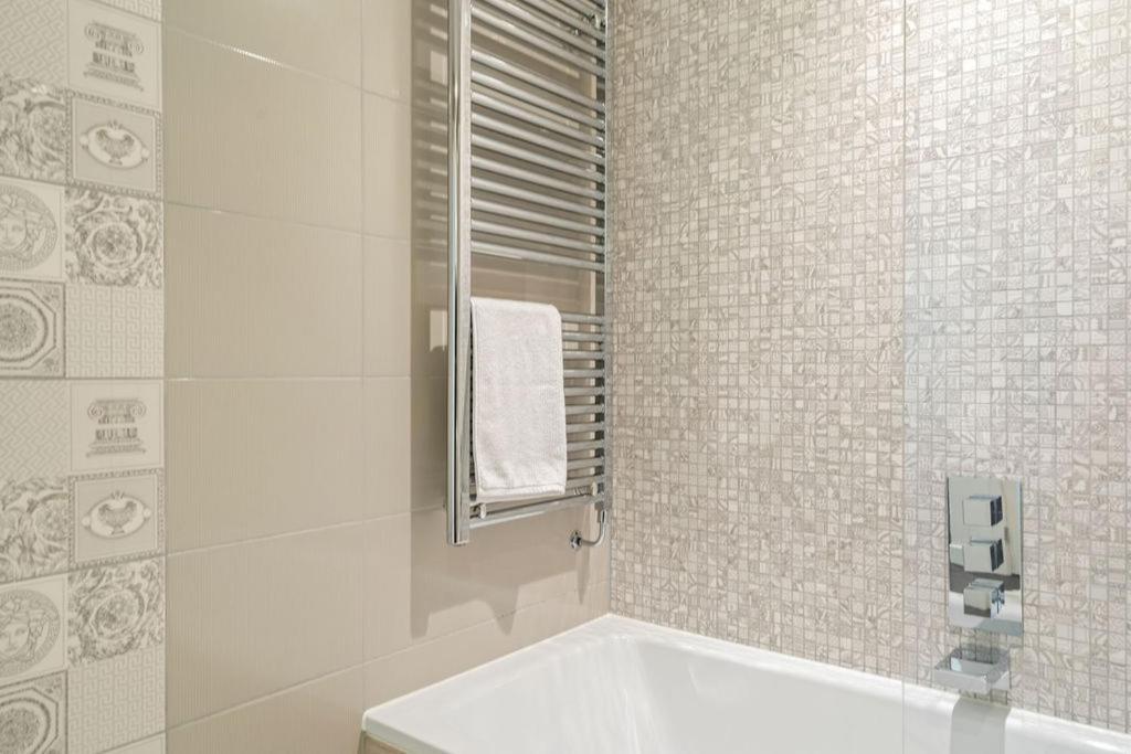 Appartement Luxurious 1 Bedroom In *