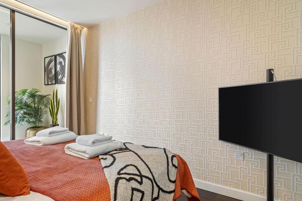 Luxurious 1 Bedroom In *