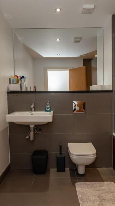 Stylish 4 Mins From Station Londres