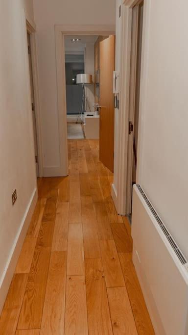 Stylish 4 Mins From Station Appartement