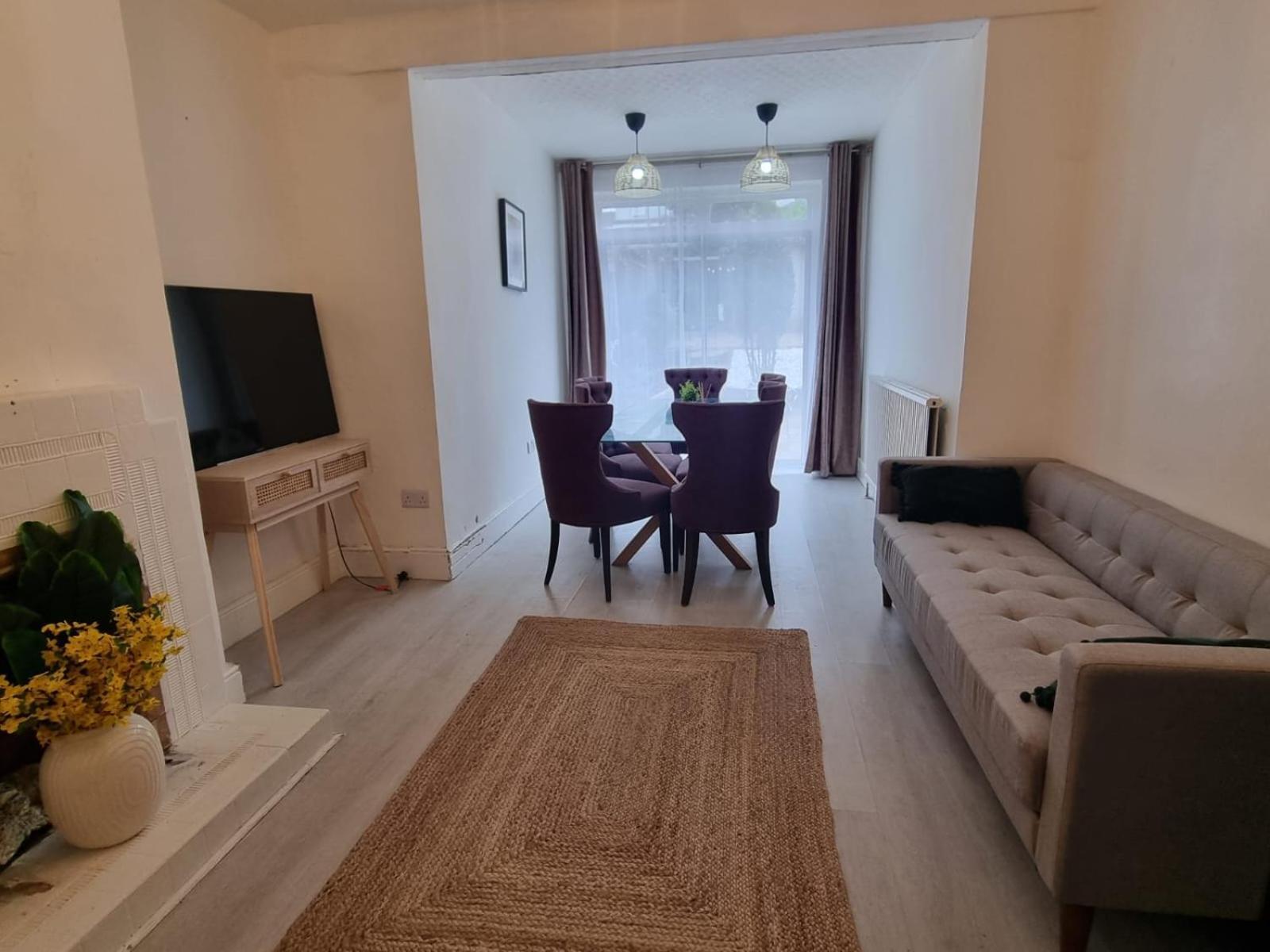 Сasa de vacaciones Large 4 Bed Terraced House *