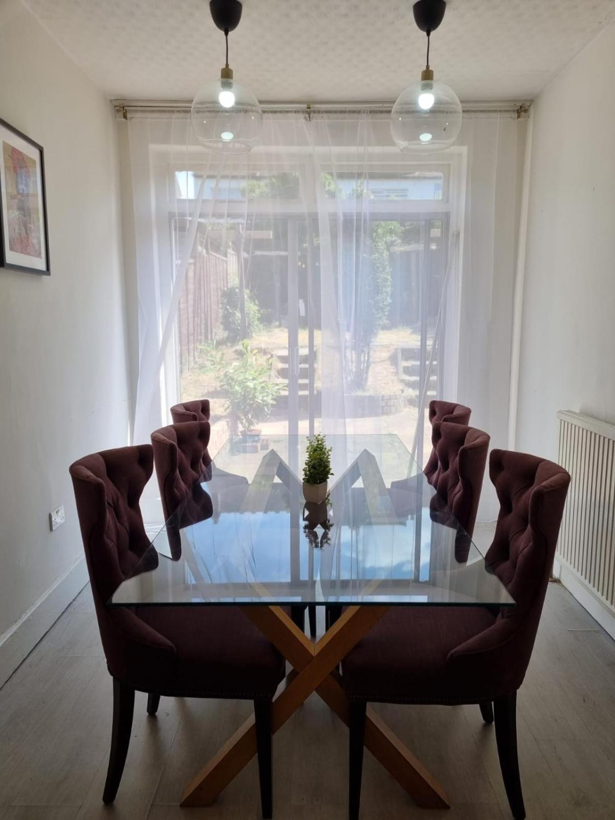 Large 4 Bed Terraced House Сasa de vacaciones *