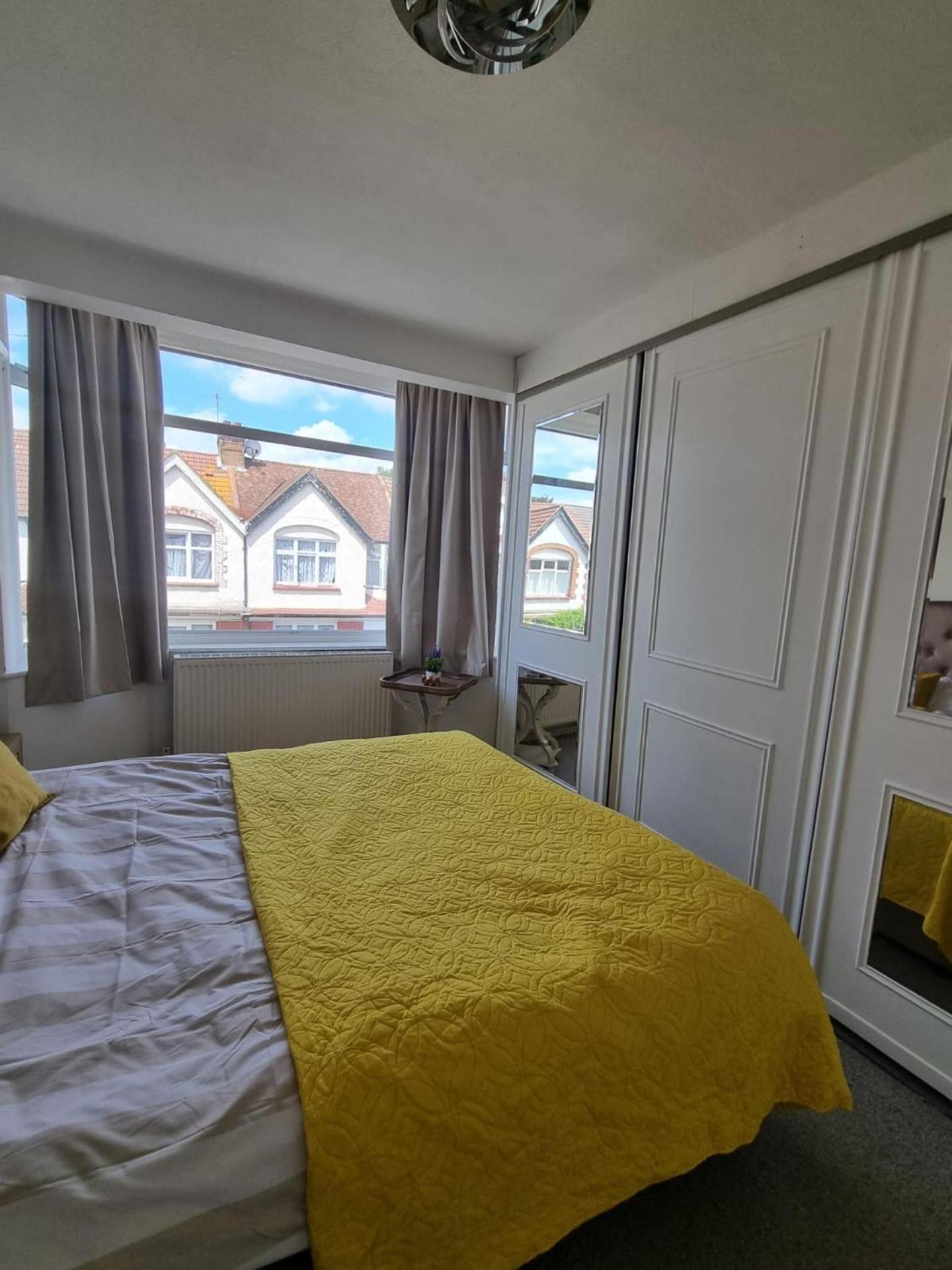 Large 4 Bed Terraced House Сasa de vacaciones Londres
