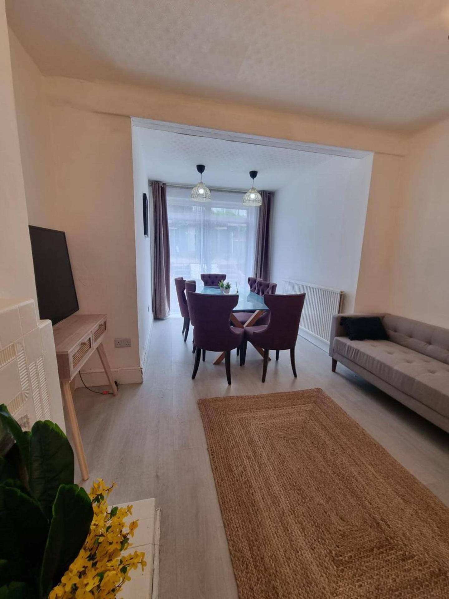 Large 4 Bed Terraced House Londres
