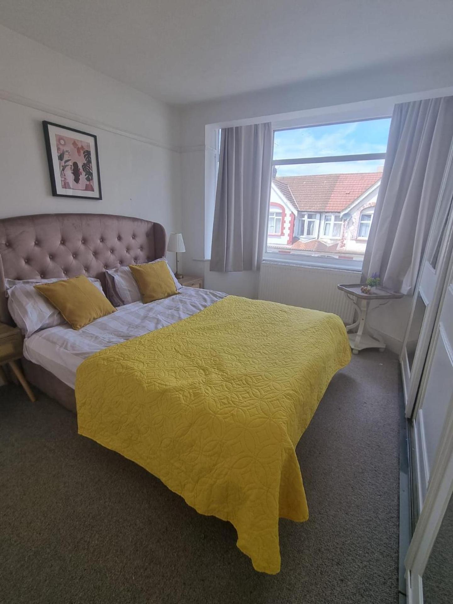 Large 4 Bed Terraced House * Londres