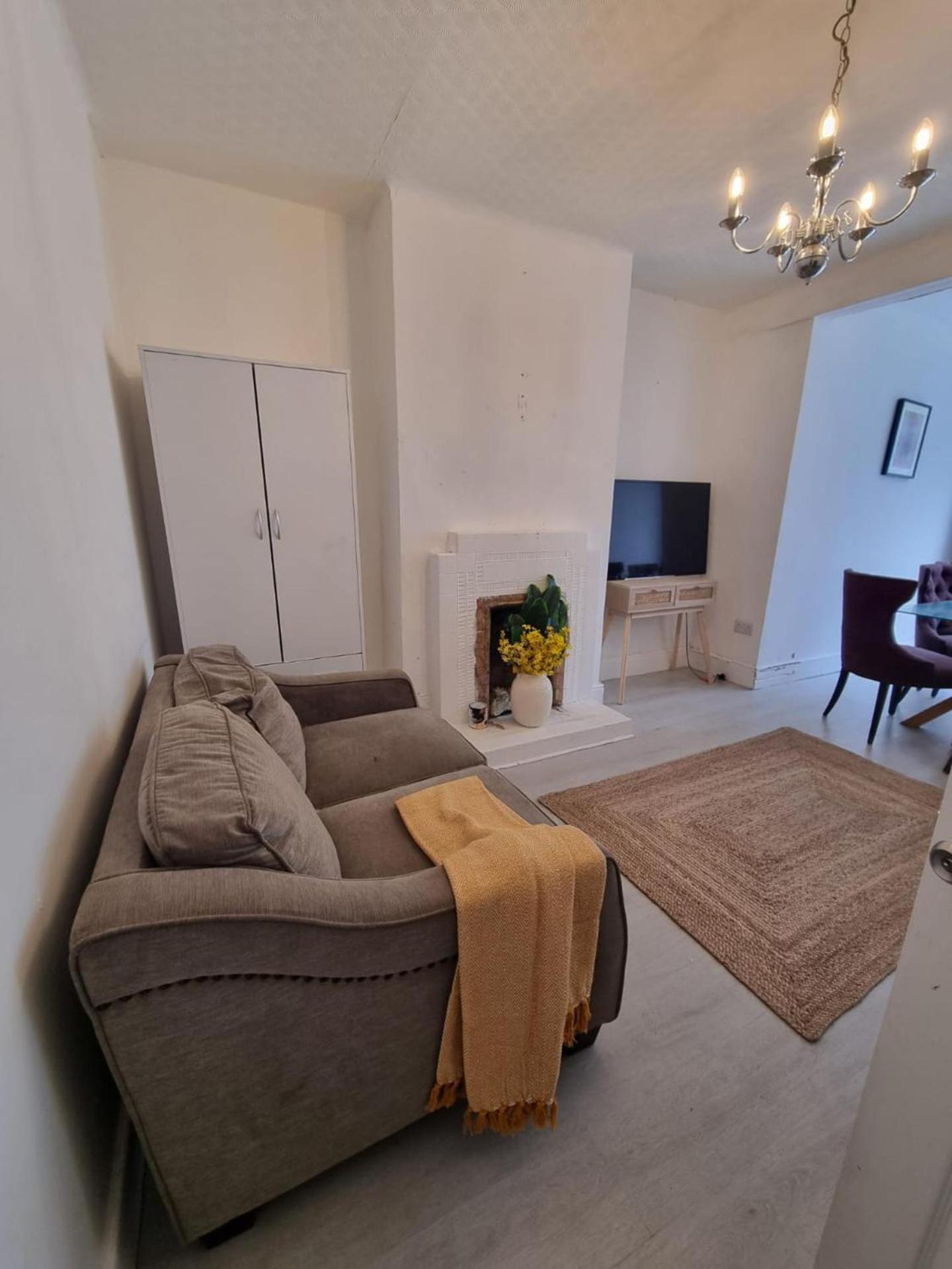 Large 4 Bed Terraced House Londres