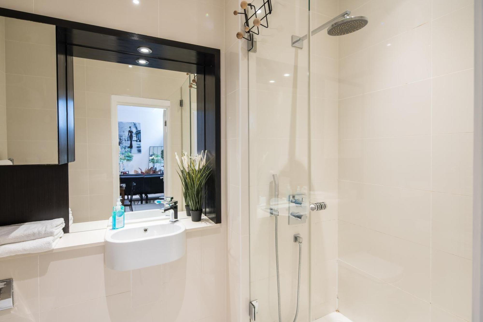 Al Central-soho-chinatown-coventgarden-cozy-onebed Londen
